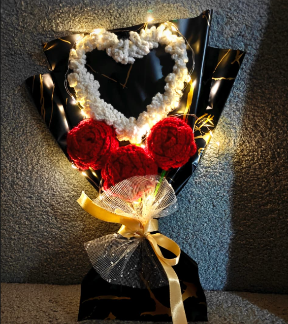 White Heart + 3 roses Bouquet with Light